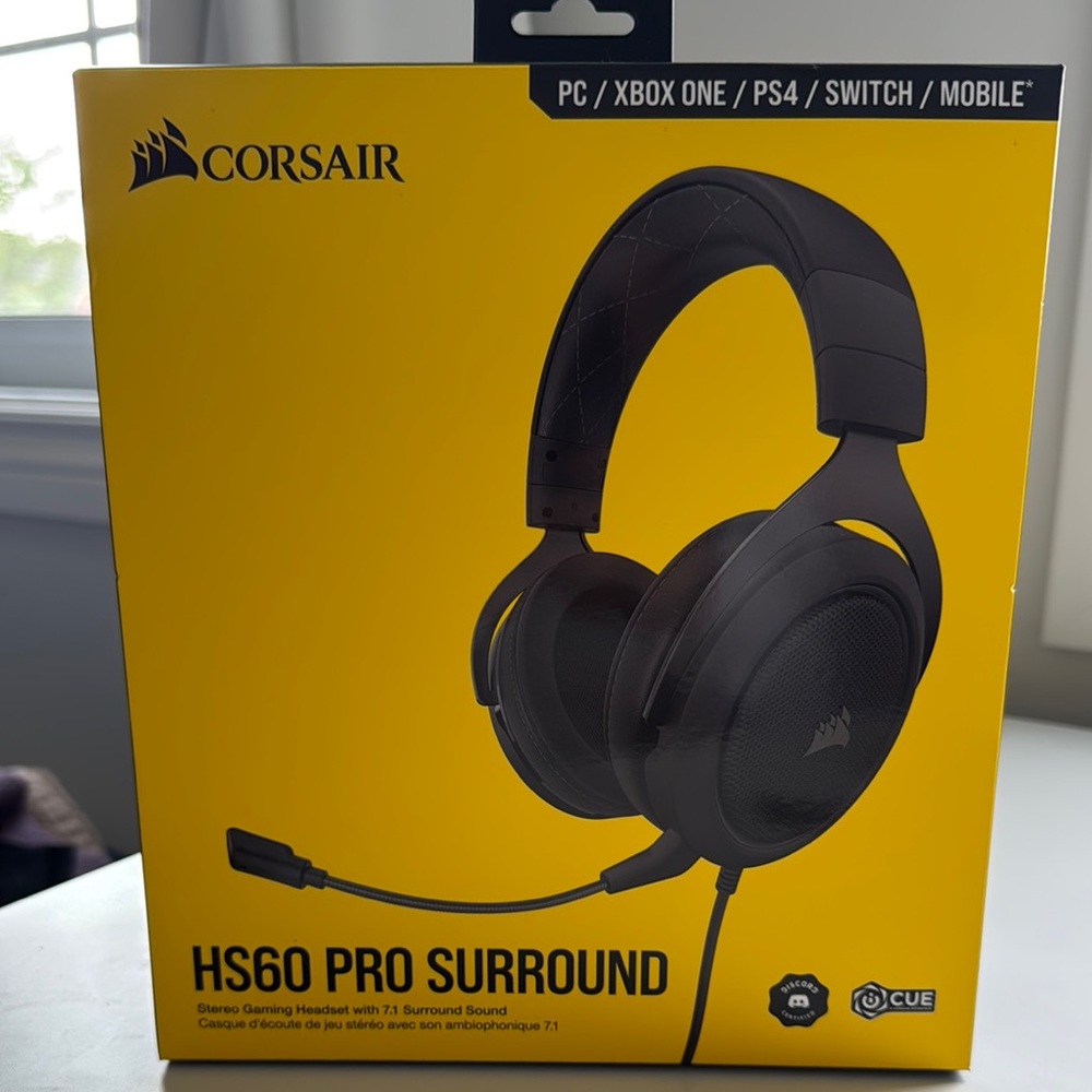 Corsair HS60 Pro Surround Headset in Black and Yellow